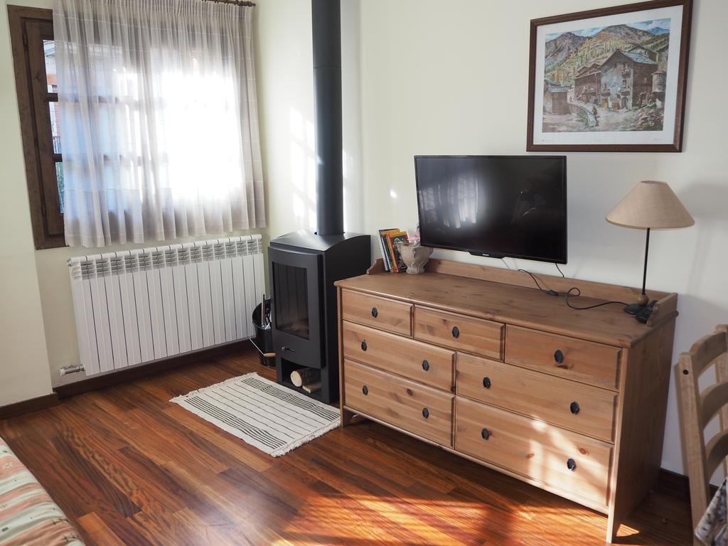 Watching Vilallonga De Ter Apartment Exterior photo